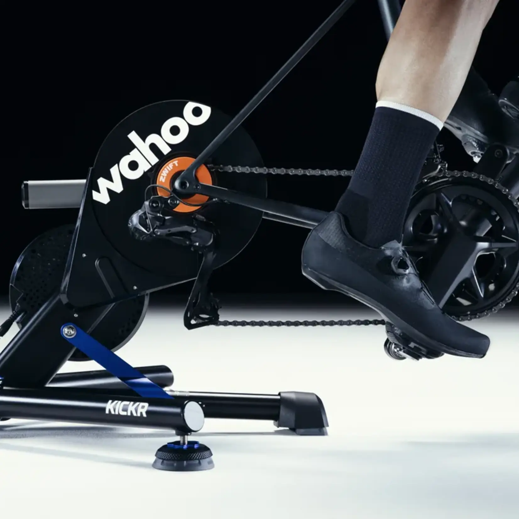 WAHOO Wahoo KICKR V6 Smart Trainer with Zwift Cog-N-Click