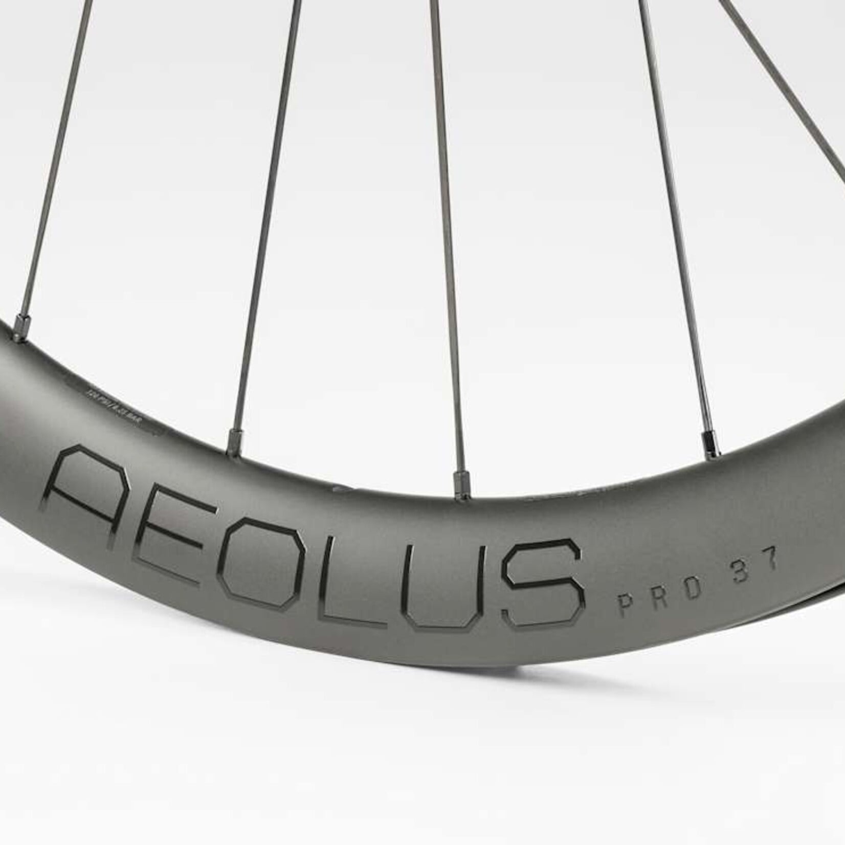 BONTRAGER Bontrager Aeolus Pro 37 TLR 700c Front Wheel, 12x100mm, Centerlock, 24h