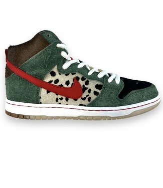 Nike SB Dunk High Dog Walker
