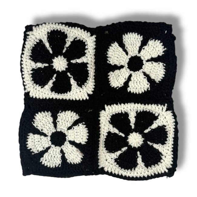 Arkyve ARKYVE KNIT BEANIE BLACK/WHITE FLOWERS