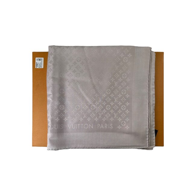 Louis Vuitton Louis Vuitton Monogram Classic Shawl