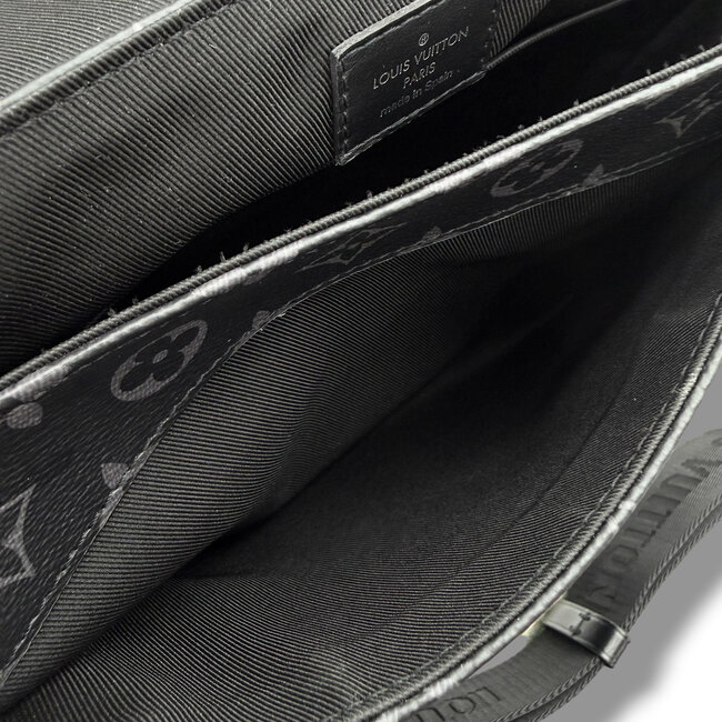 Louis Vuitton Louis Vuitton Monogram District PM Bag  (Retail $1840)