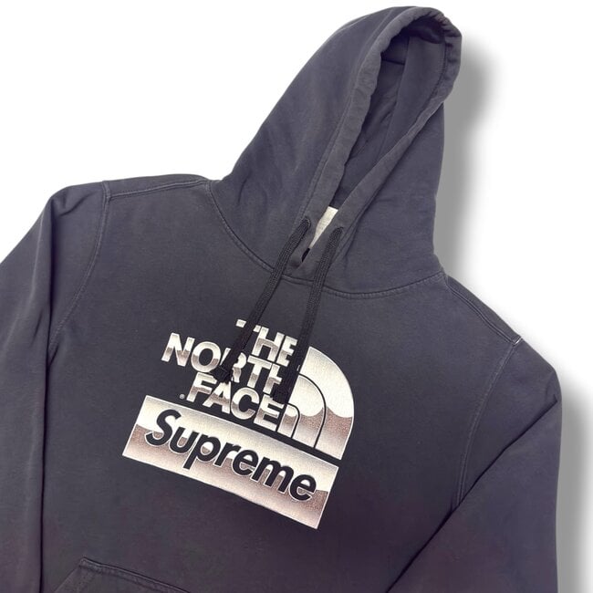 Supreme S/S Supreme North Face Metallic Logo Size Medium