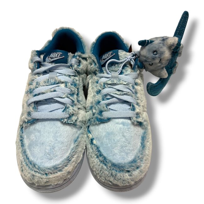 Nike Nike Dunk Low Abominable Snowman Size 5.5Y