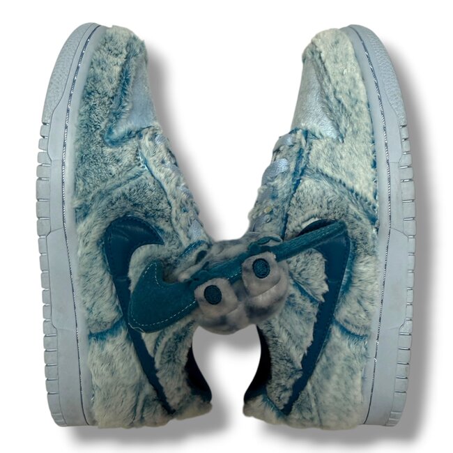 Nike Nike Dunk Low Abominable Snowman Size 5.5Y