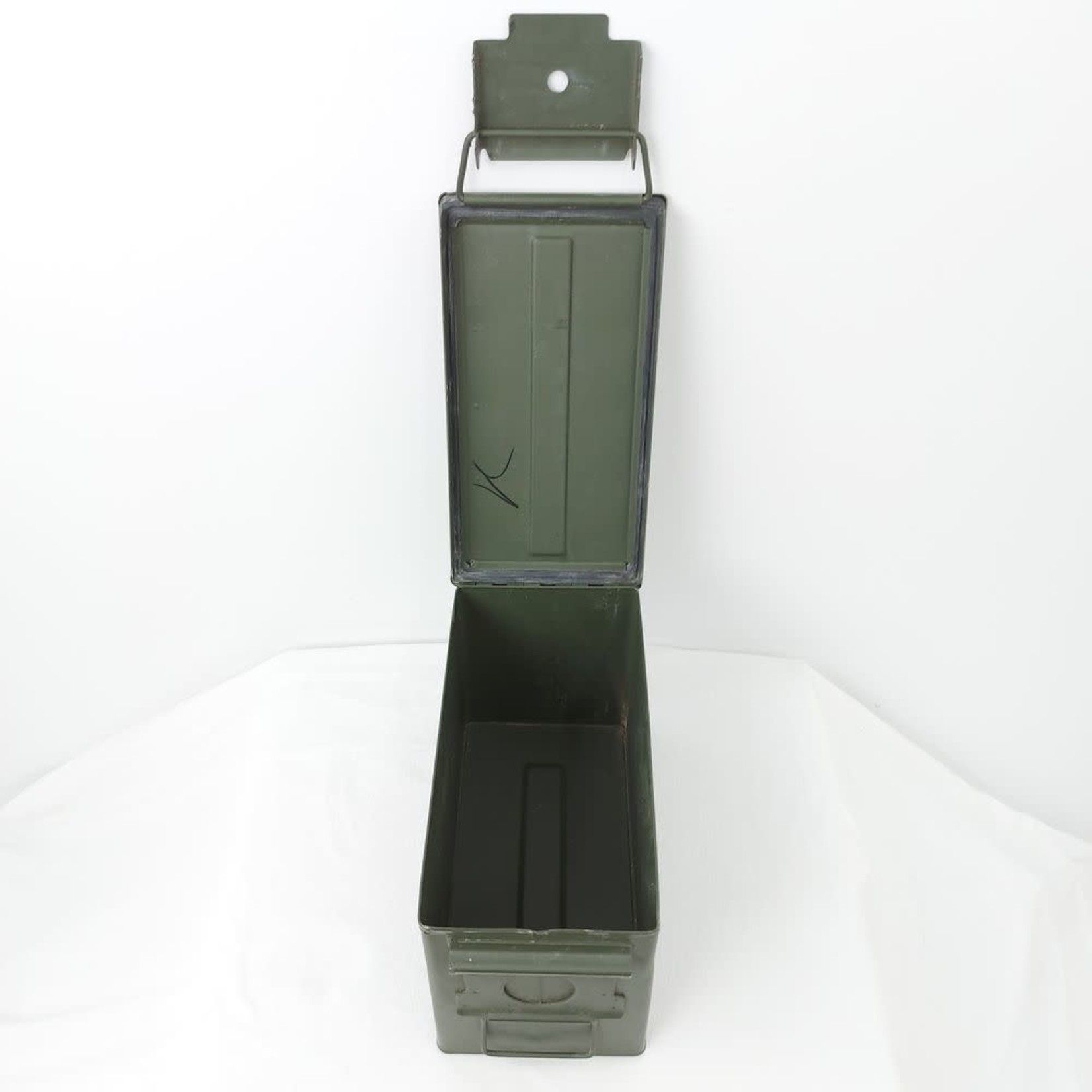 BOÎTE DE MUNITIONS EN MÉTAL CALIBRE .50 (VIDE)