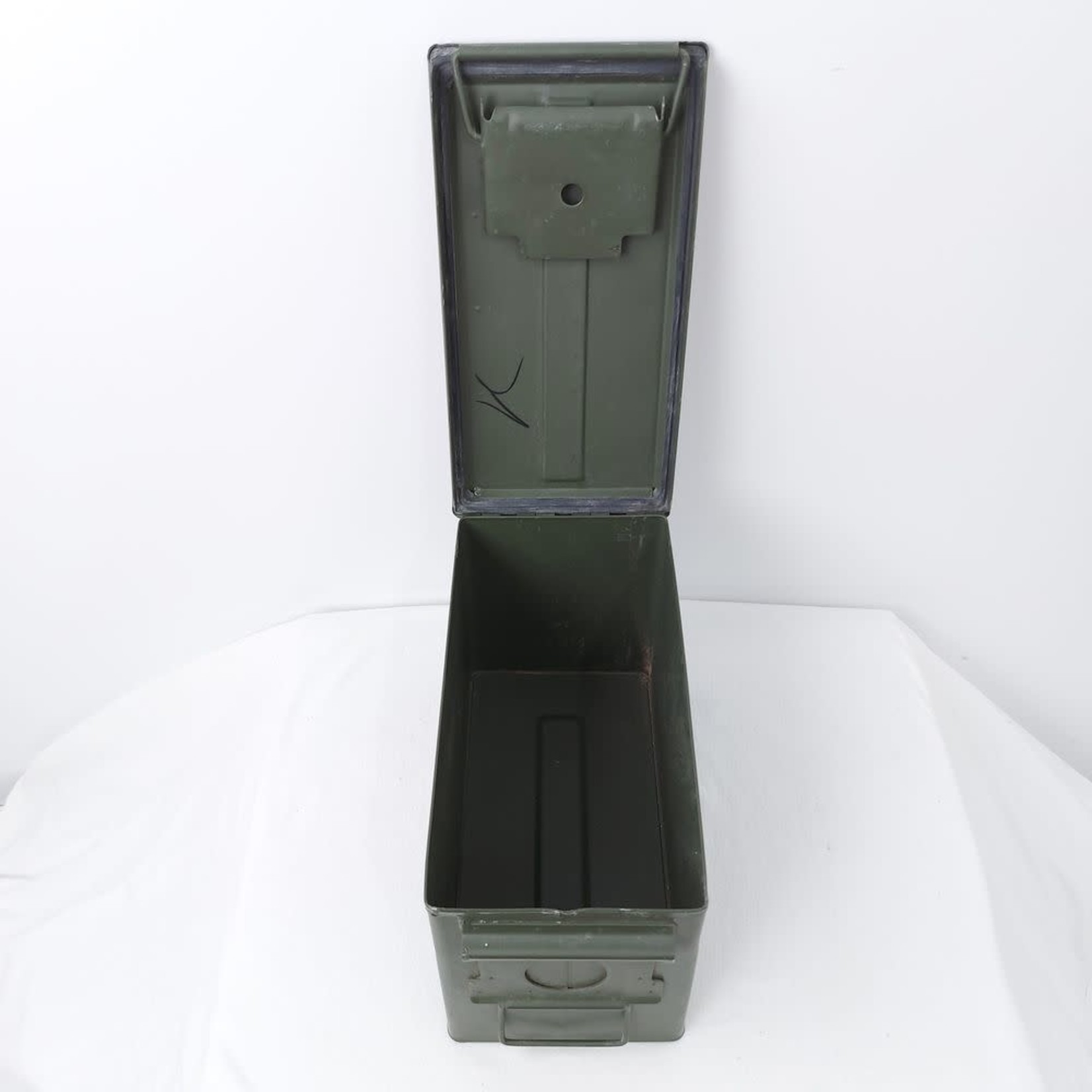 BOÎTE DE MUNITIONS EN MÉTAL CALIBRE .50 (VIDE)