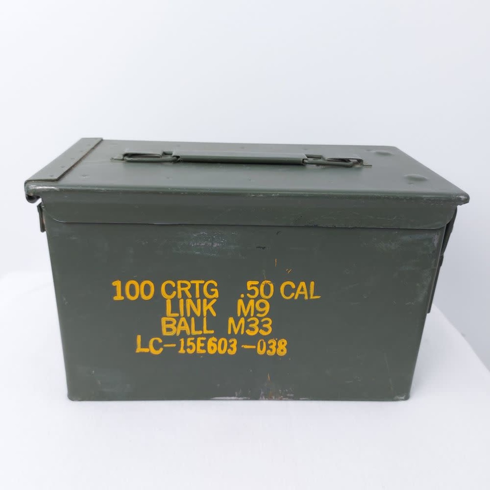 BOÎTE DE MUNITIONS EN MÉTAL CALIBRE .50 (VIDE)