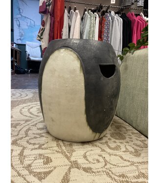 Wave stool in black and white