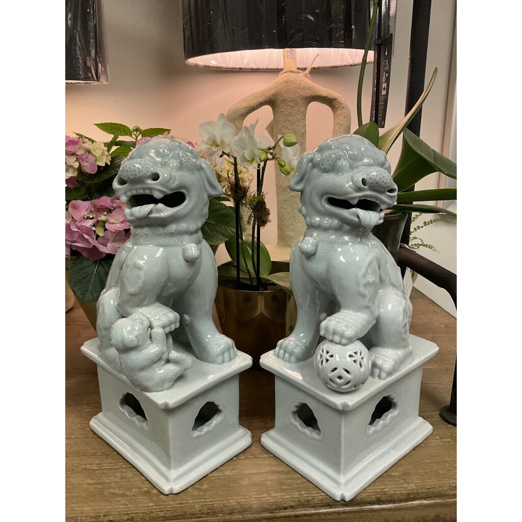 Fine porcelain foo dog pair, crackle lt blue gray