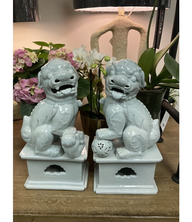 Fine porcelain foo dog pair, crackle lt blue gray