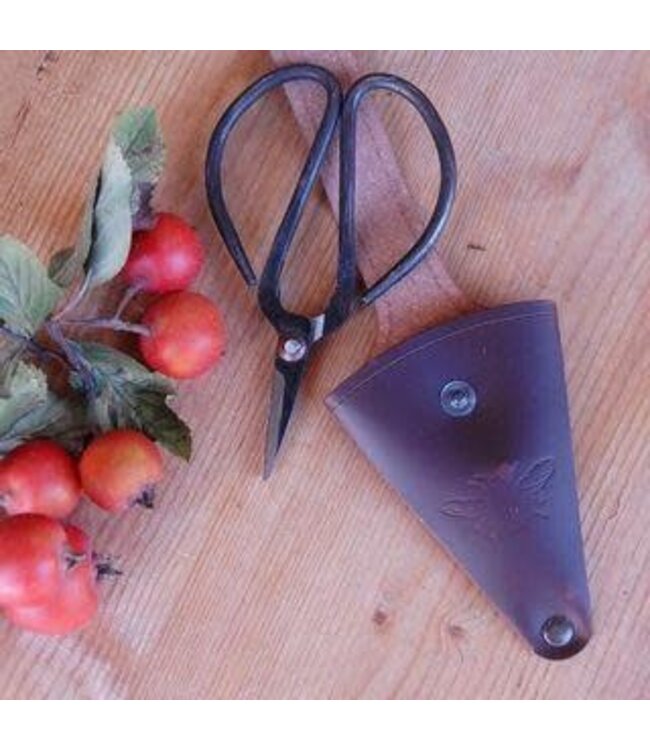 Scissors in Leather Pouch