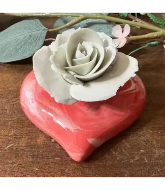 Mini Heart Garden Red with White Rose