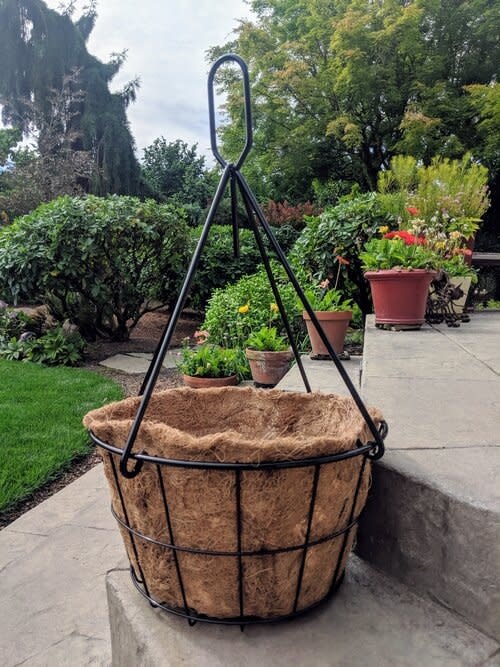 PREMIUM GRID HANGING BASKET - 18” ( includes hanger and liner