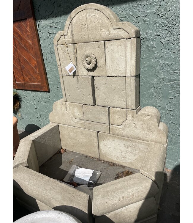 Lg Rosette Fountain  53 × 47 × 32 in French Gray = 16 pieces