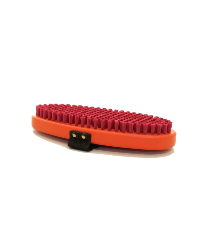SWIX OVAL FINE RED NYLON BRUSH