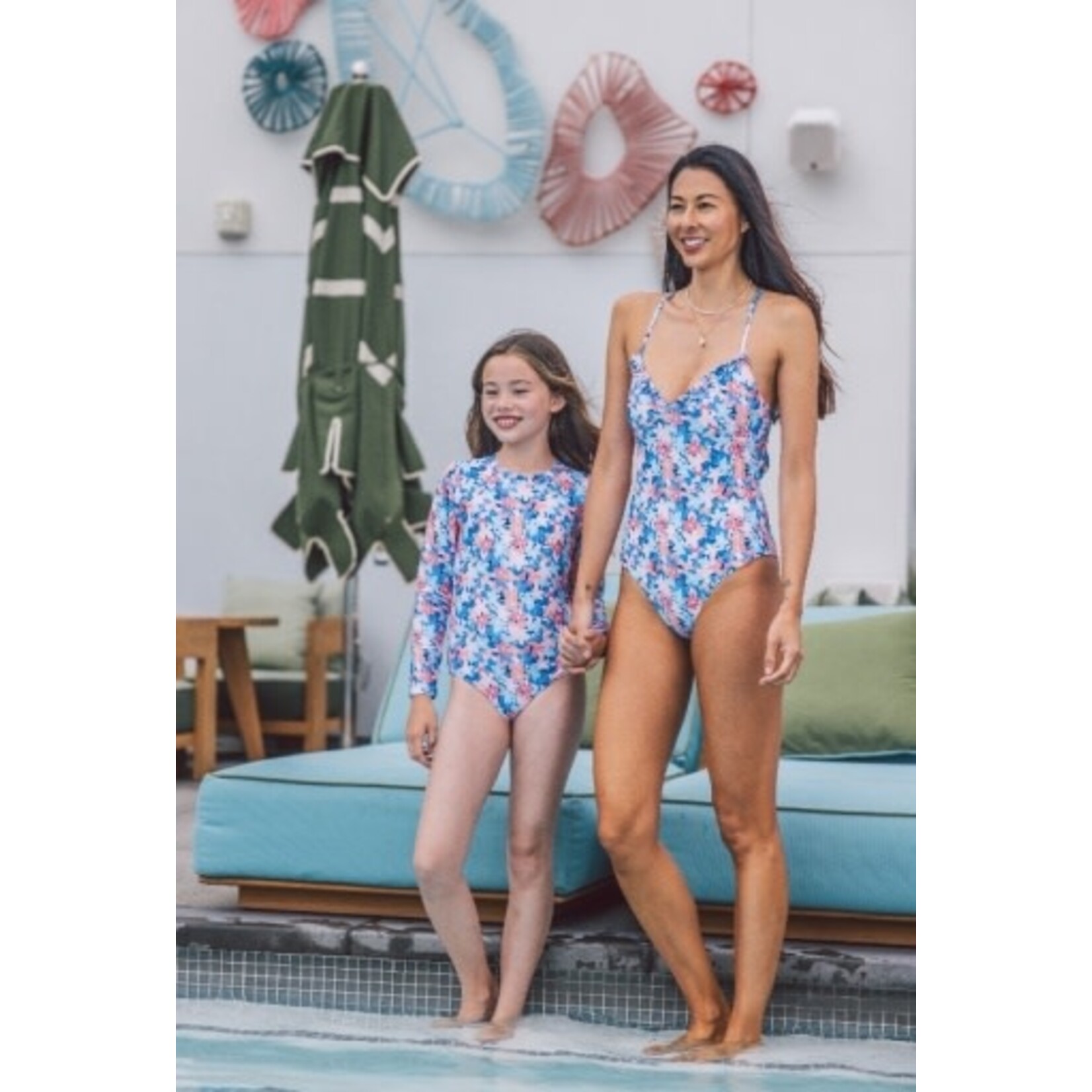 FEATHER 4 ARROW WAVE CHASER SURF SUIT