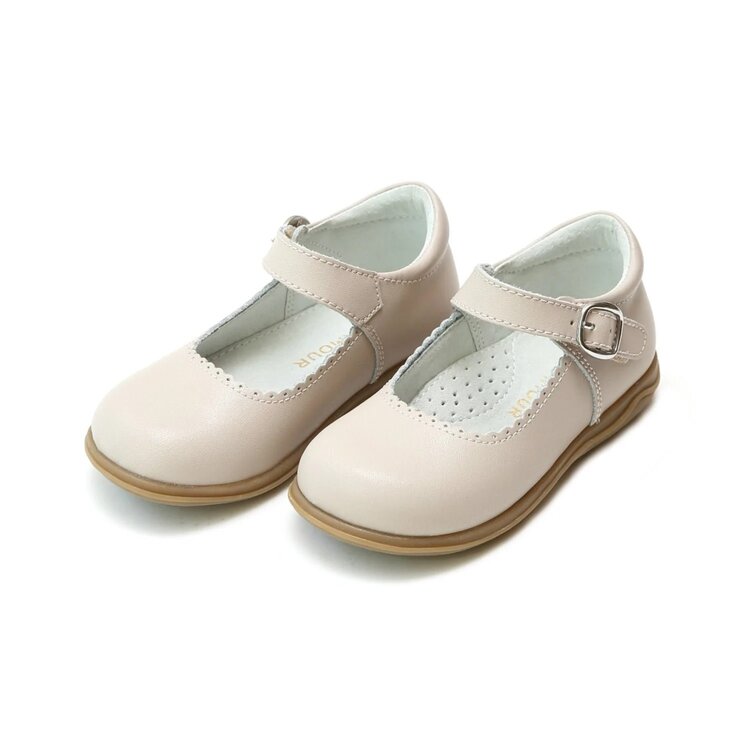 L'Amour Almond Chloe Scalloped MJ