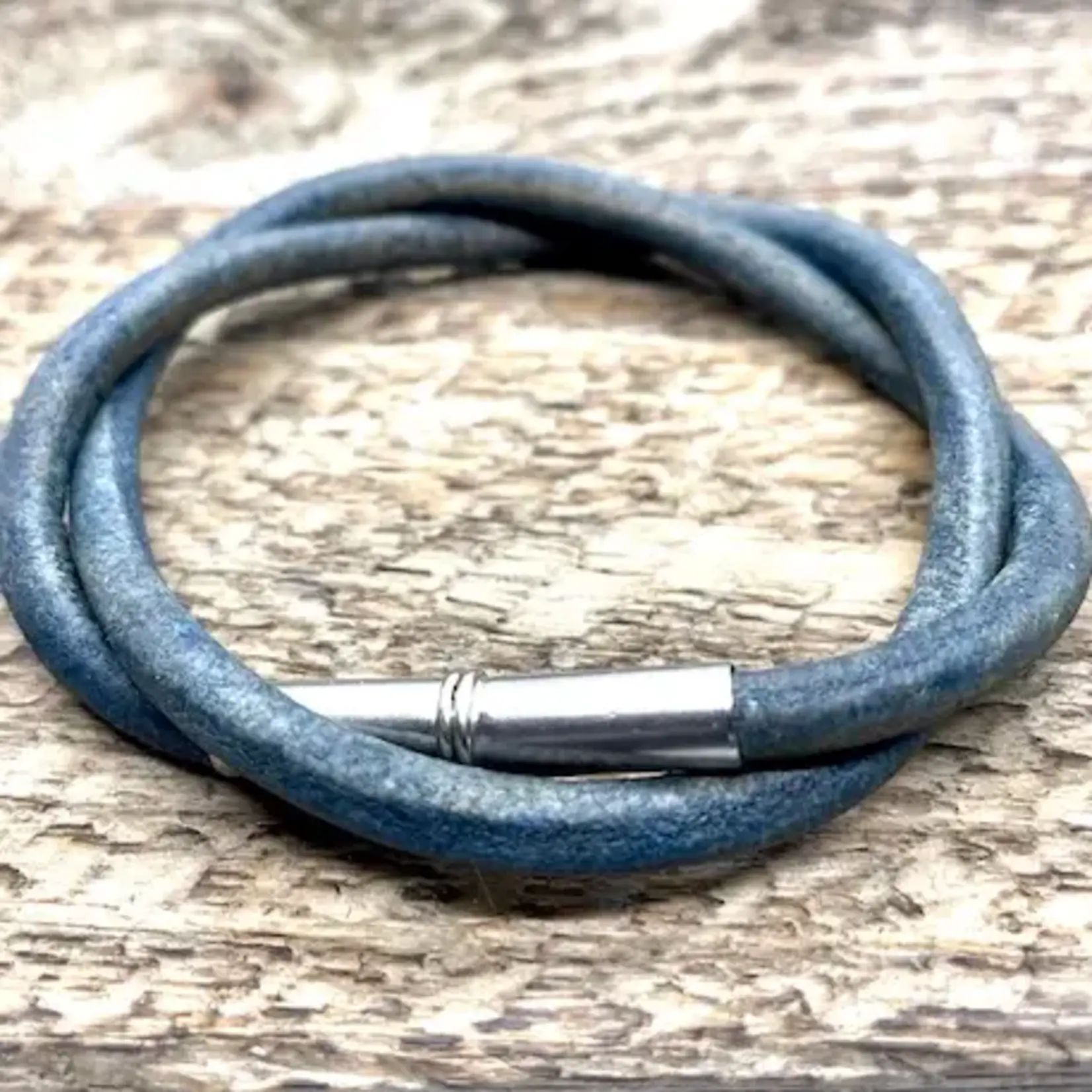 Tres Cuervos Flint Bracelet, Silver Closure