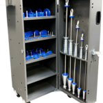 Spanesi Spanesi Pull up light complete of: - 5 extractors; - 60 tabs; - 32 threaded pins; - trolley; - 20 starter sticks of glue