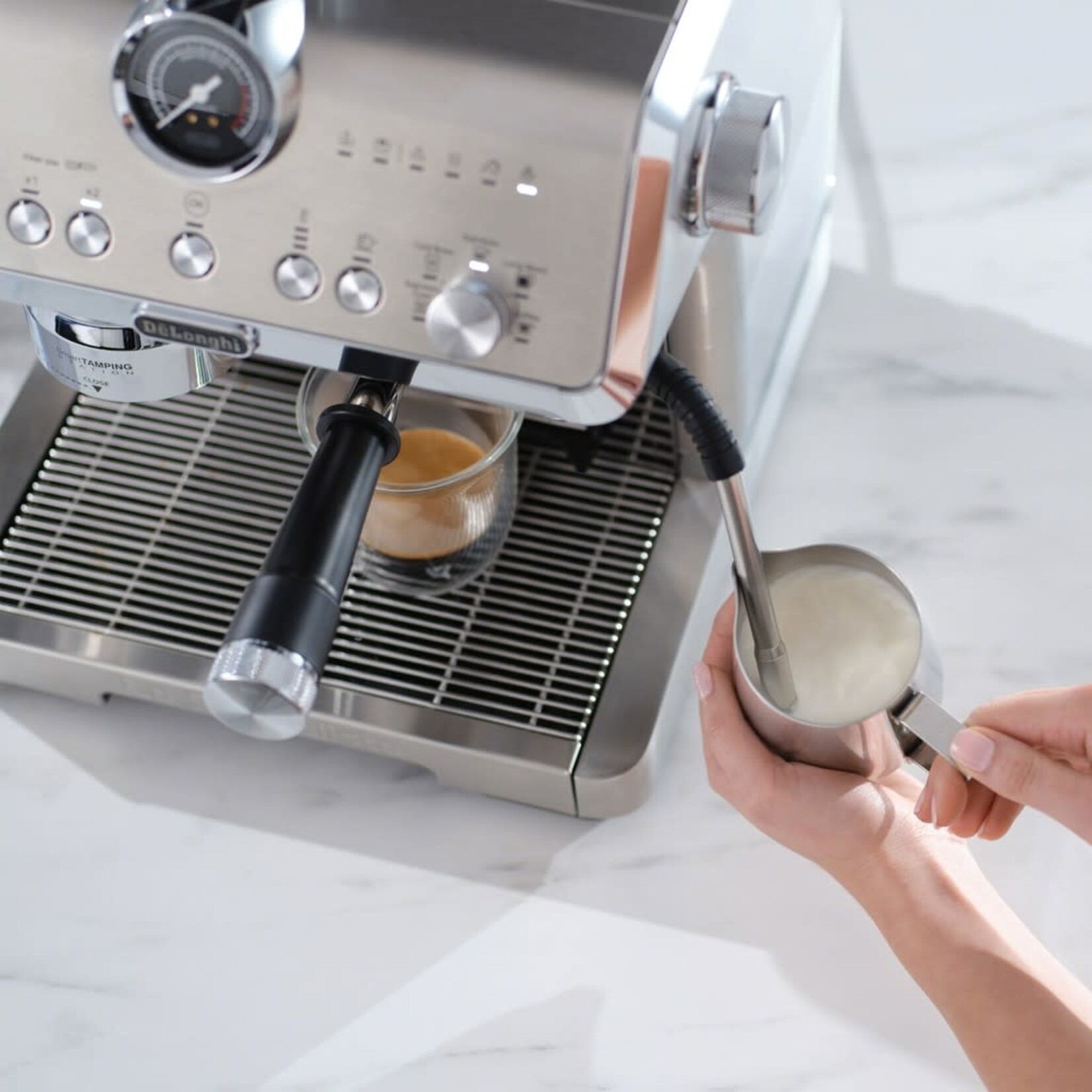 La Specialista Opera avec Cold Brew EC9555M