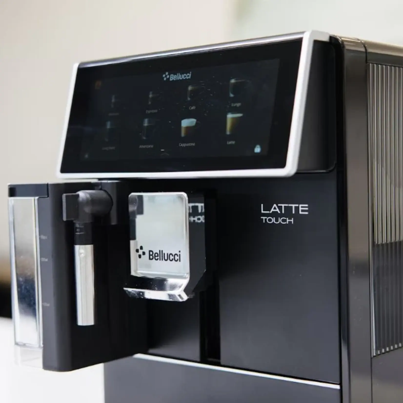 Machine à café espresso Latte Touch noire Bellucci