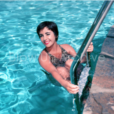 BlowUpArchive Elizabeth Taylor in Pool 1954