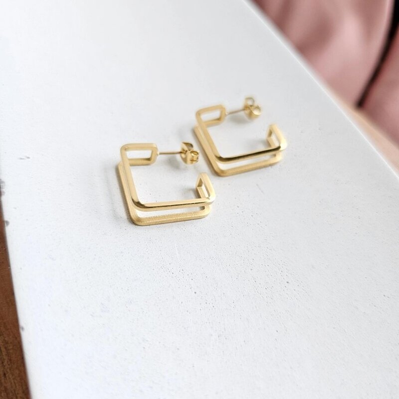 Spiffy & Splendid Luxe Gold Kamora Hoops