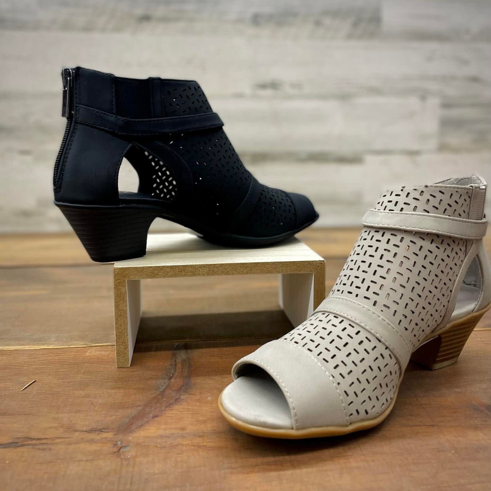 Easy street shop carrigan shoes