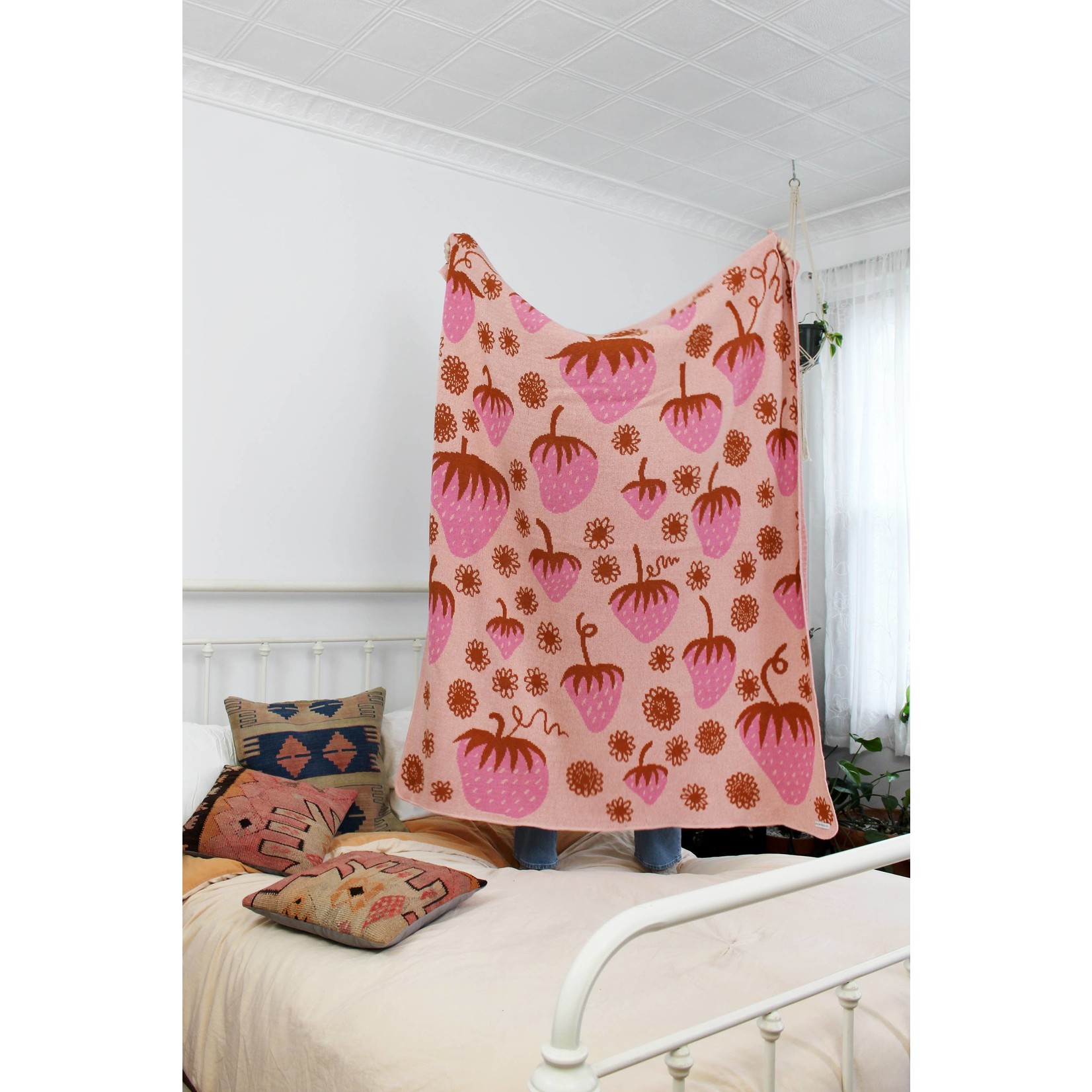 Strawberry Knit Blanket - Sorbet Pink