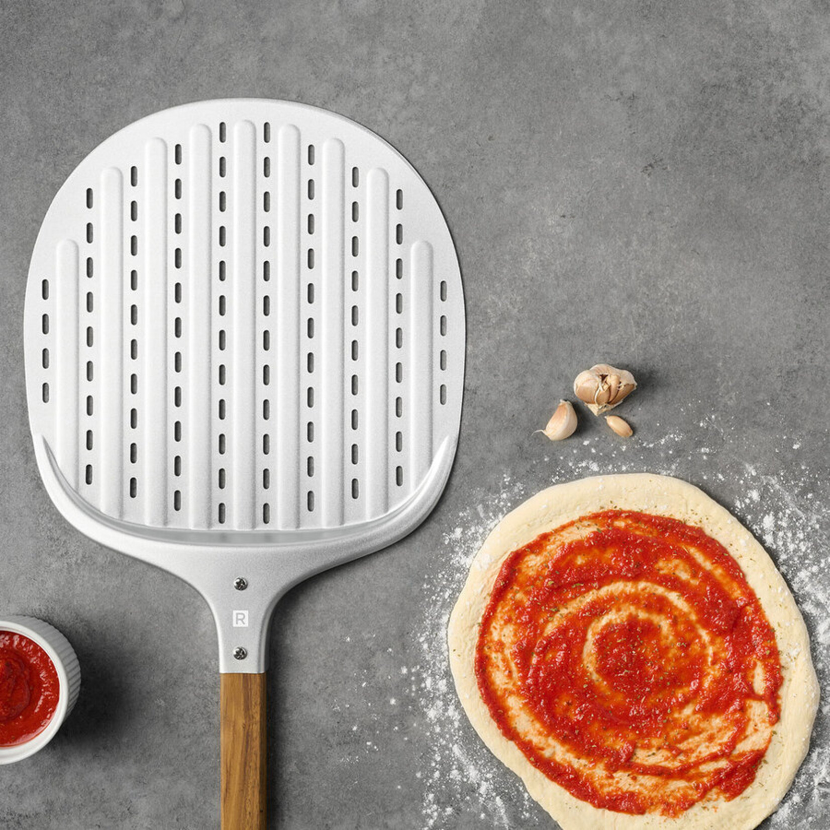 RICARDO 63214  -  PELLE A PIZZA PERFOREE 12.5'' X 24''  RICARDO