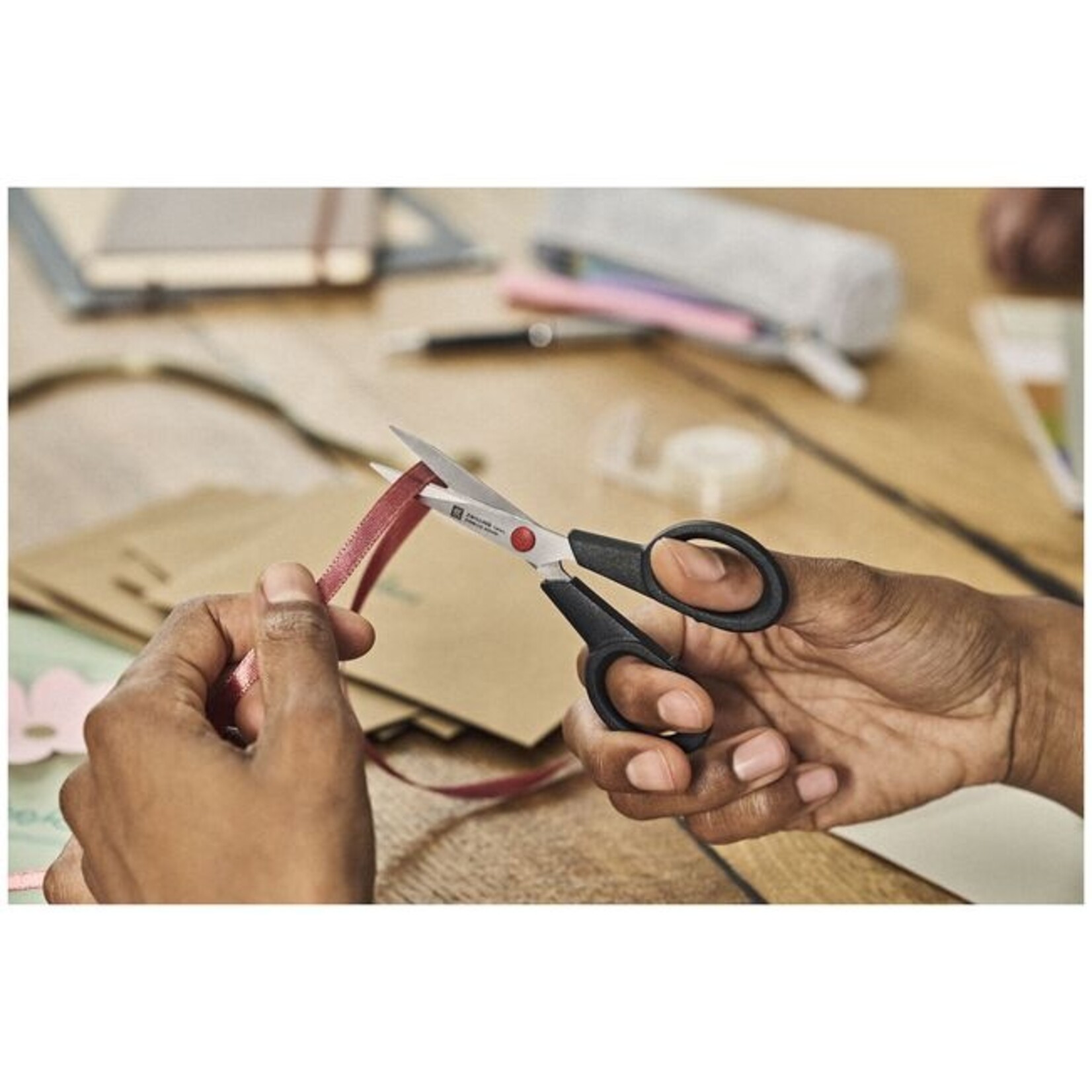 ZWILLING J.A. HENCKELS 41300-111 - CISAILLE DE MENAGE 4½ po. NOIRE ZWILLING (100557)