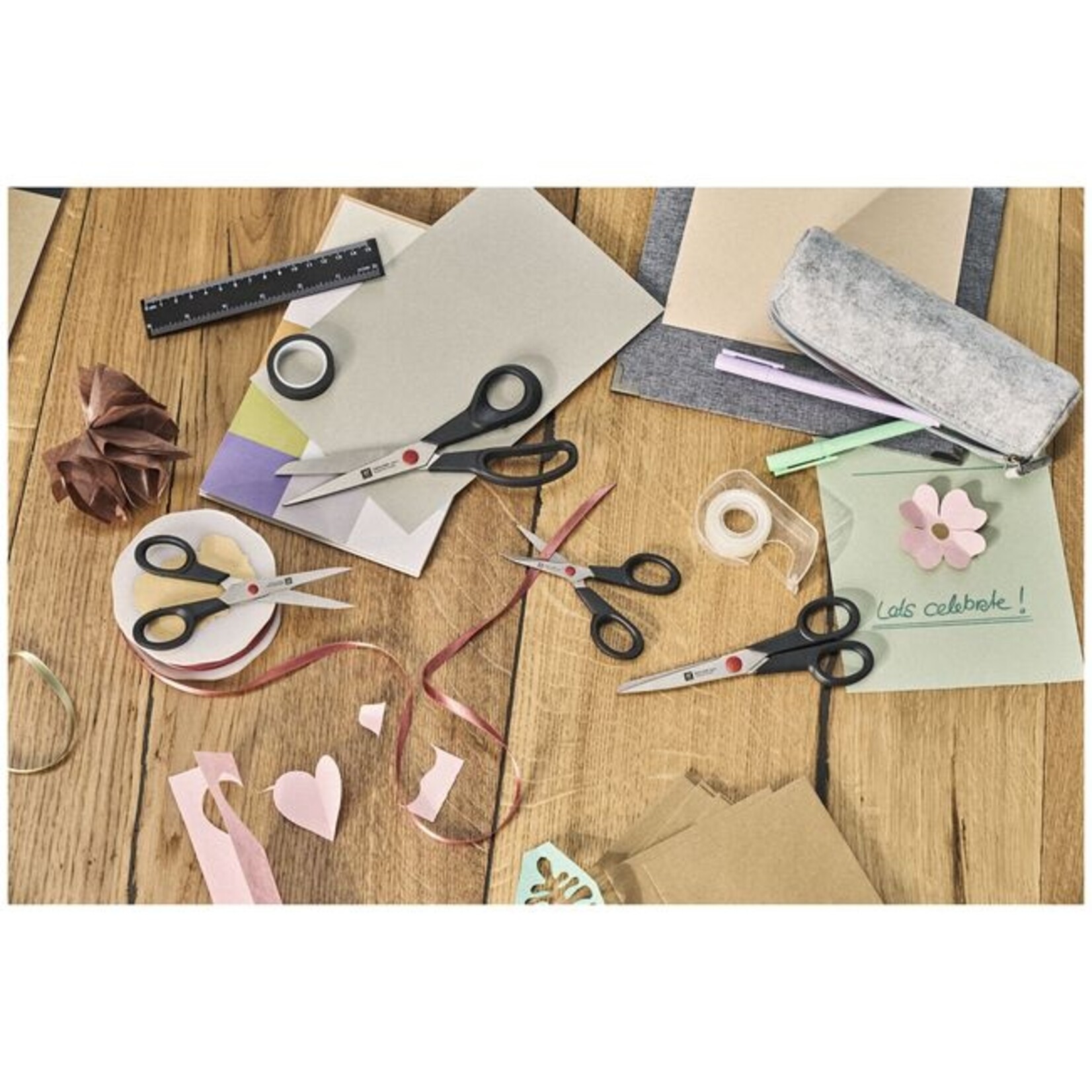 ZWILLING J.A. HENCKELS 41300-111 - CISAILLE DE MENAGE 4½ po. NOIRE ZWILLING (100557)