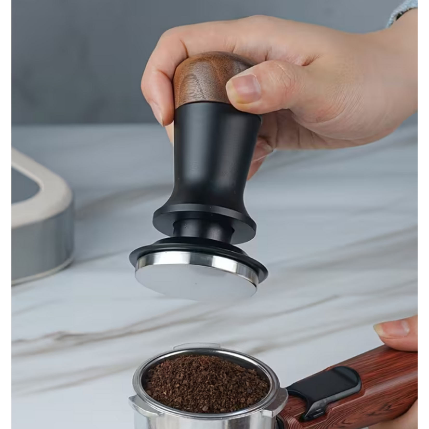 PC58WB - PRESSE-CAFE A RESSORT 58mm BOIS ET NOIR