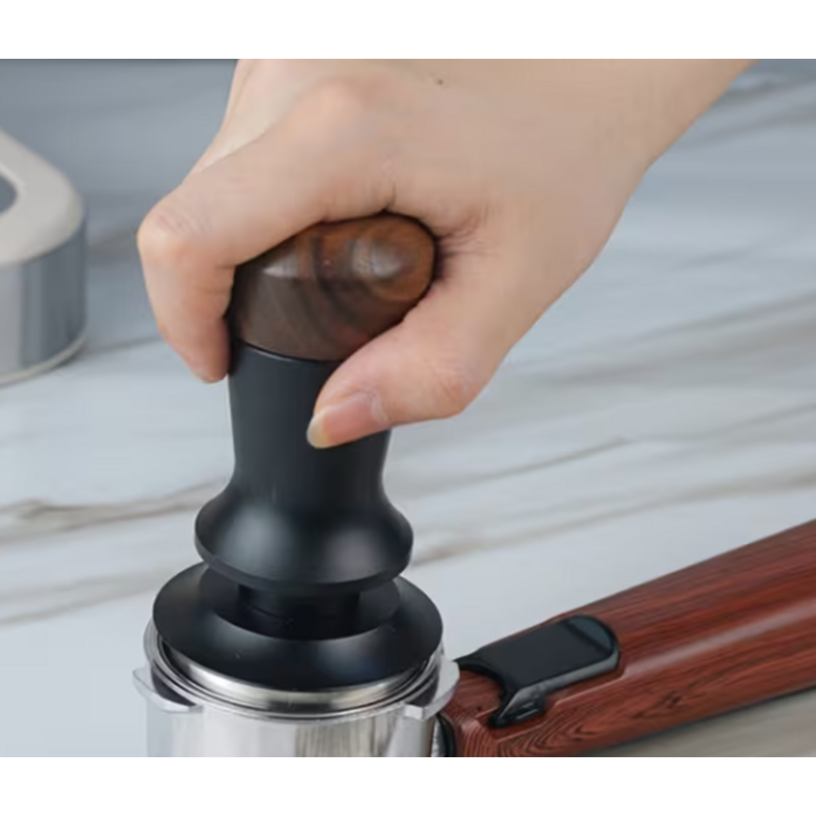 PC53WB - PRESSE-CAFE A RESSORT 53mm BOIS ET NOIR