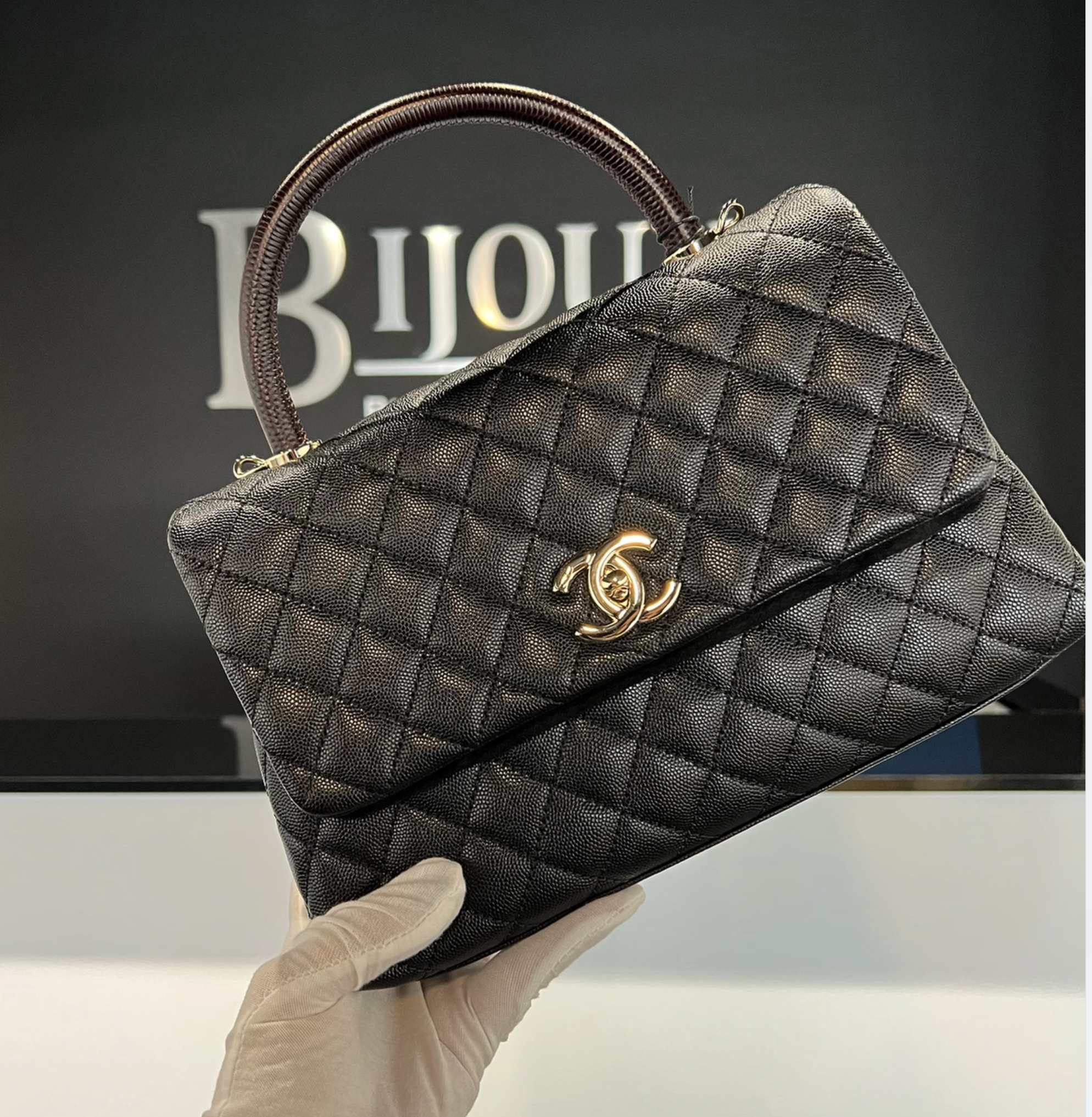 CHANEL Caviar Quilted East West Flap Bijoux Chain Black 357532
