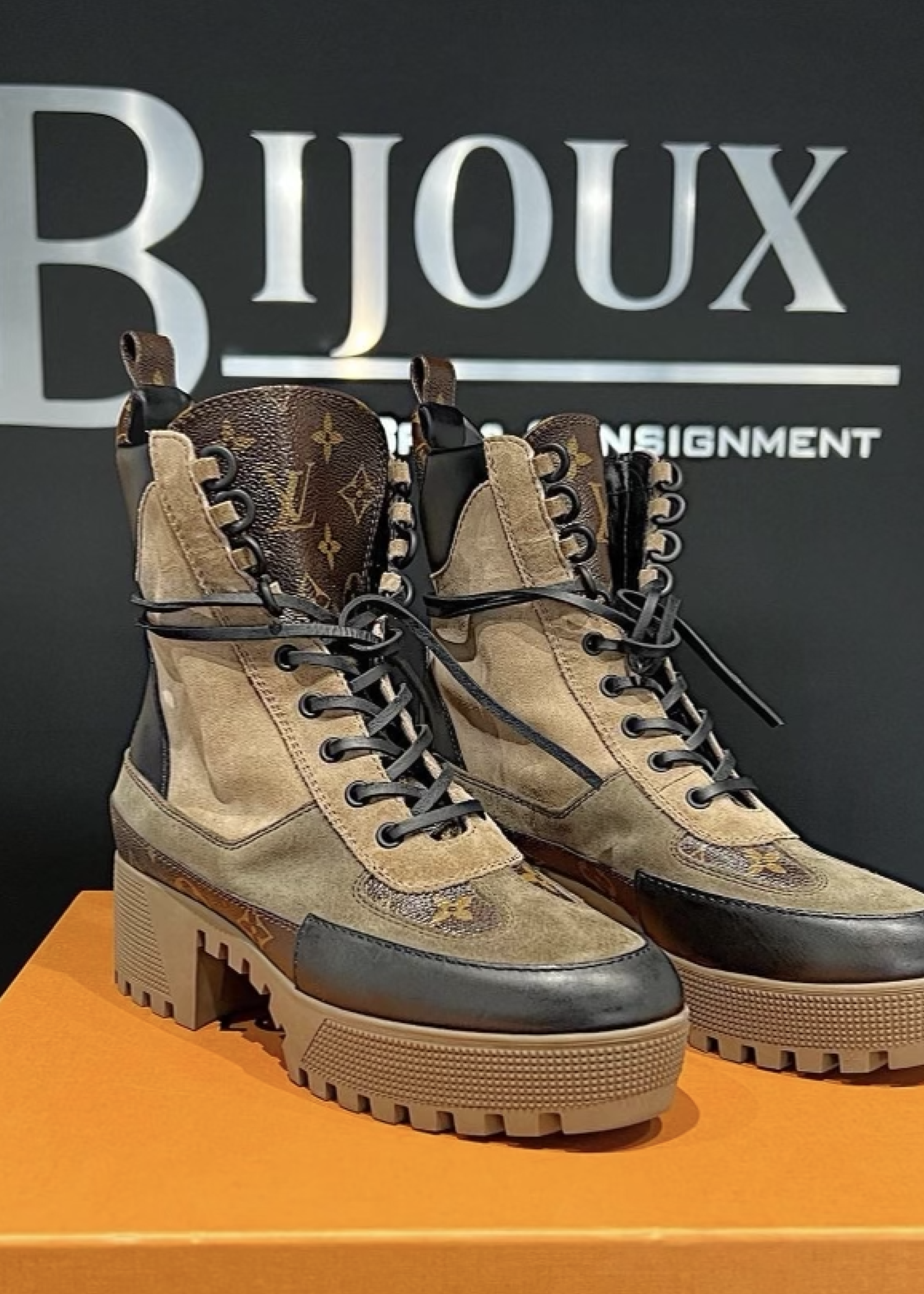 Louis Vuitton SOLD - Louis Vuitton Laureate Desert Boots