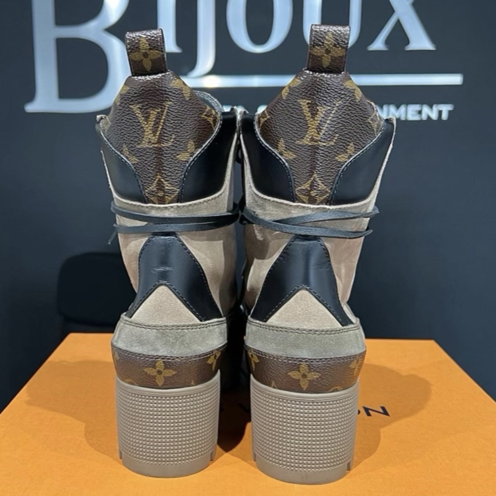 Louis Vuitton SOLD - Louis Vuitton Laureate Desert Boots