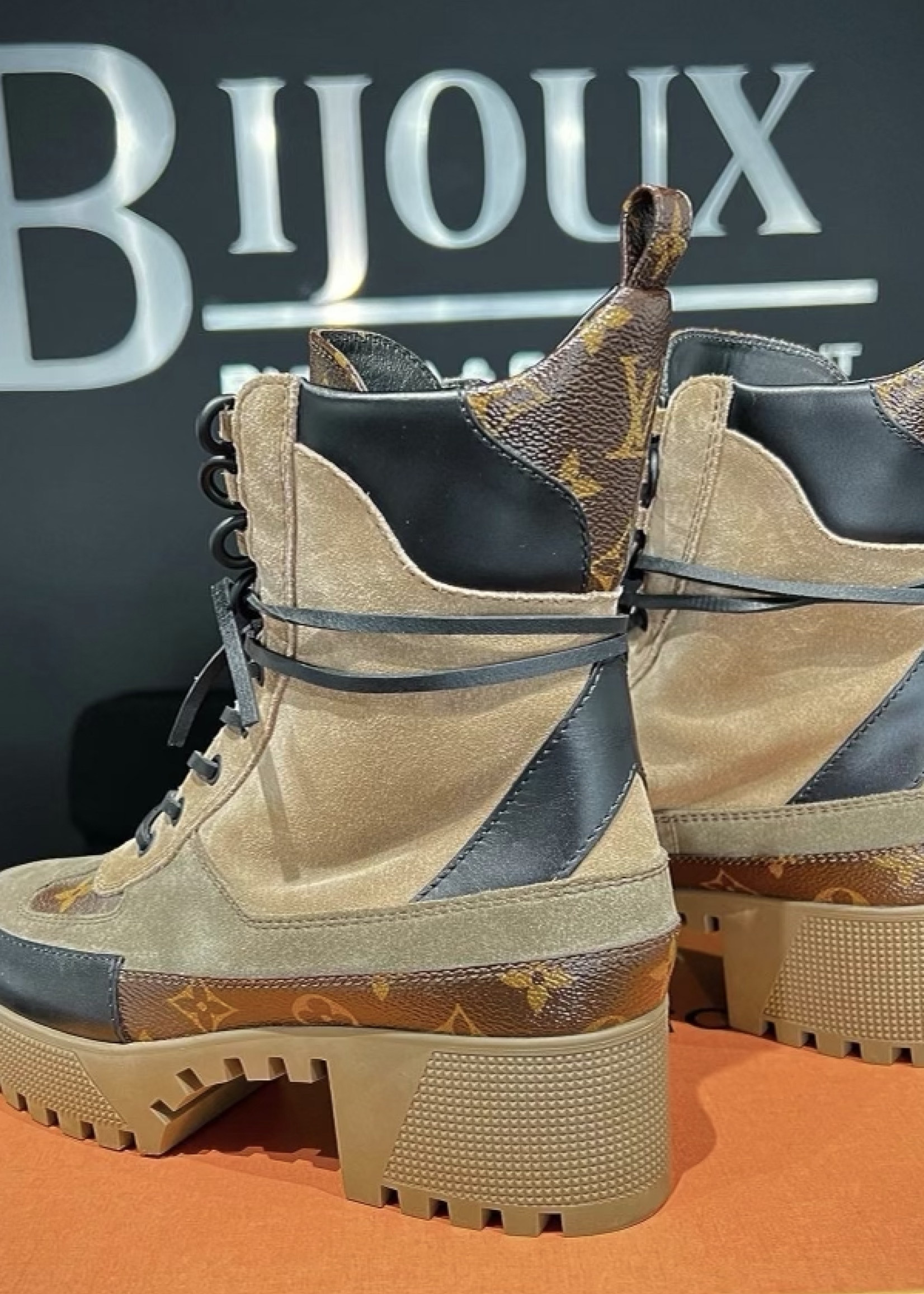 Louis Vuitton SOLD - Louis Vuitton Laureate Desert Boots