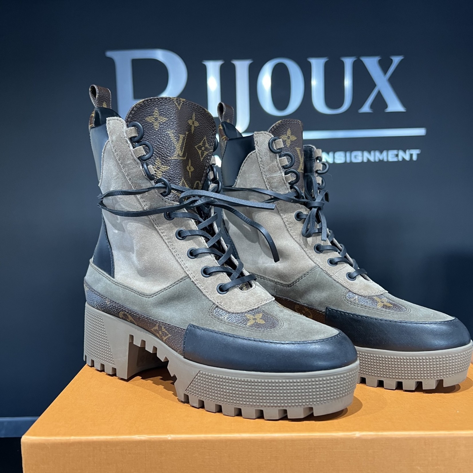 Louis Vuitton SOLD - Louis Vuitton Laureate Desert Boots