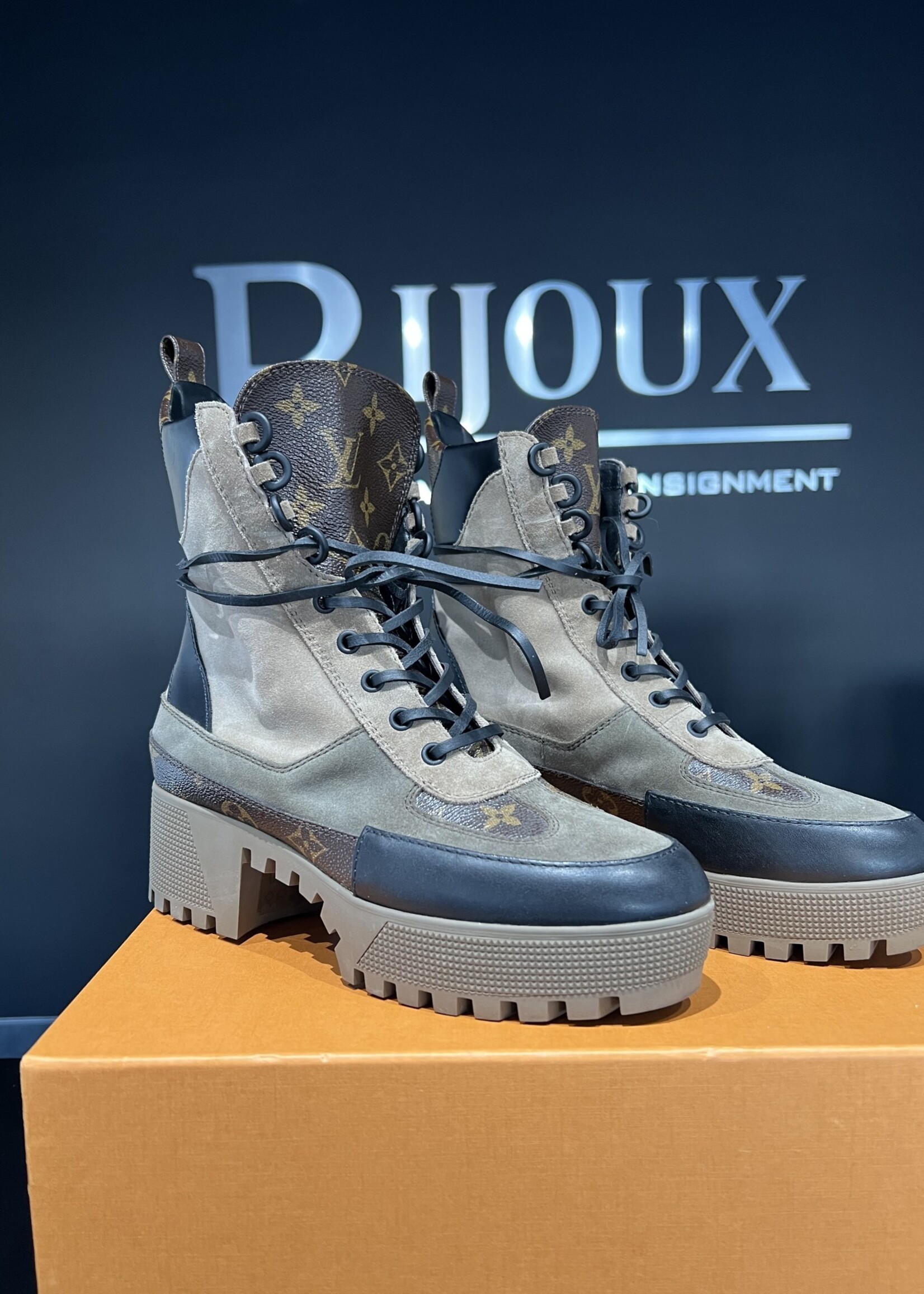 Louis Vuitton Laureate Platform Desert Boot  Louis vuitton shoes heels,  Boots, Louis vuitton boots
