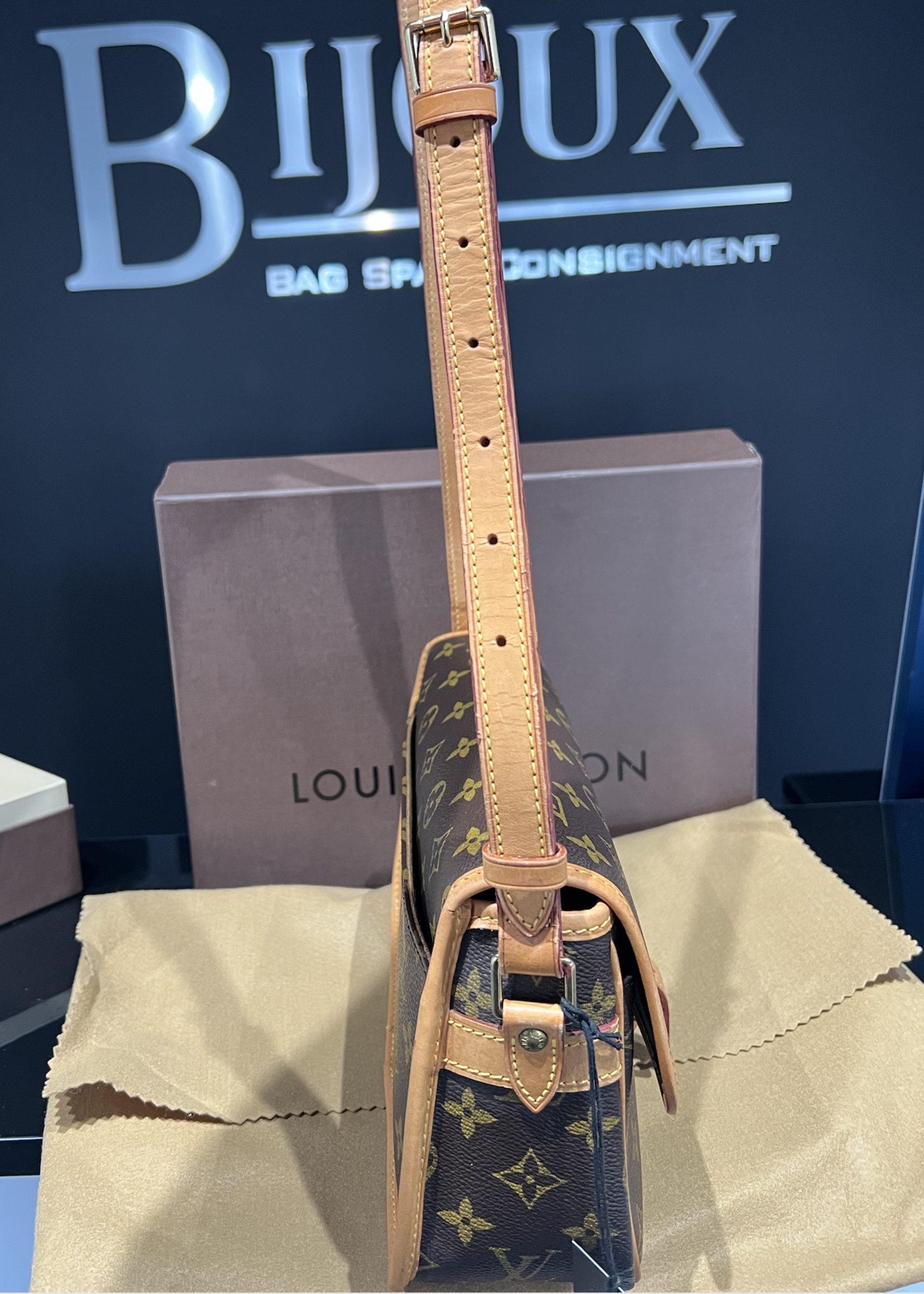 Louis Vuitton SOLD - Louis Vuitton Sologne