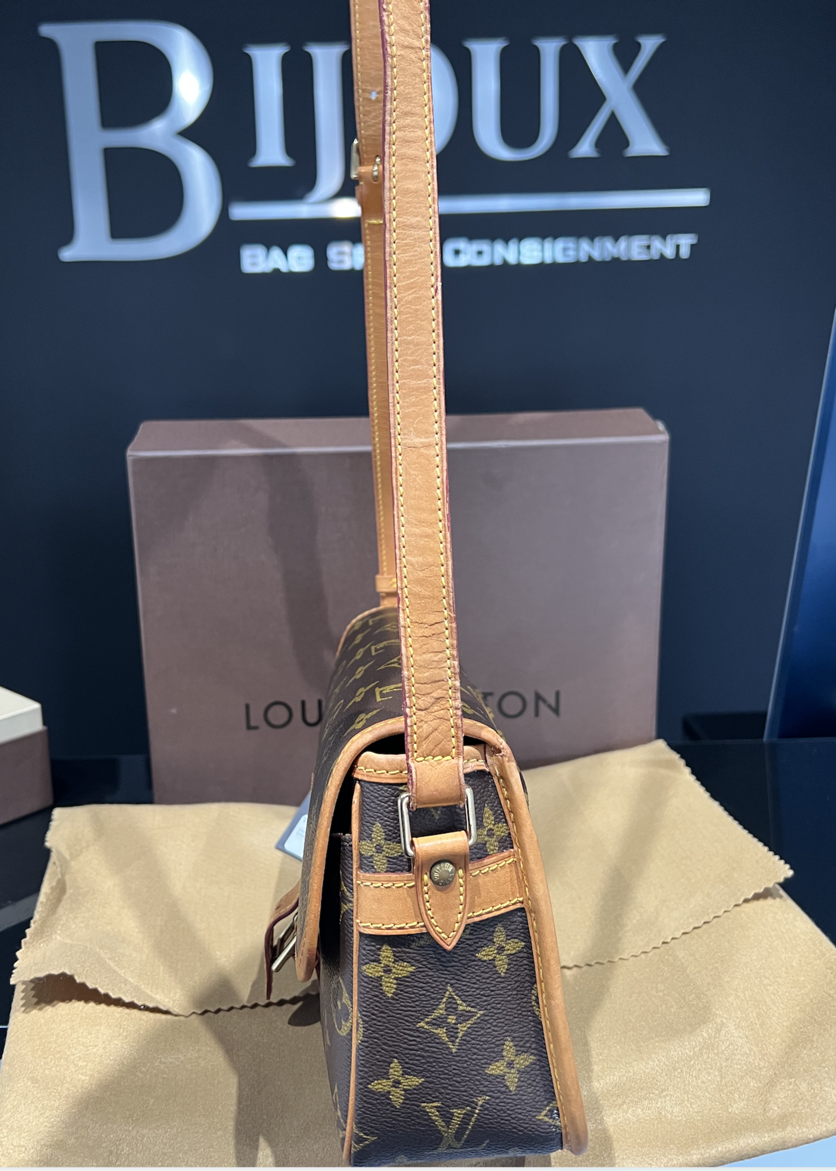 Louis Vuitton SOLD - Louis Vuitton Sologne