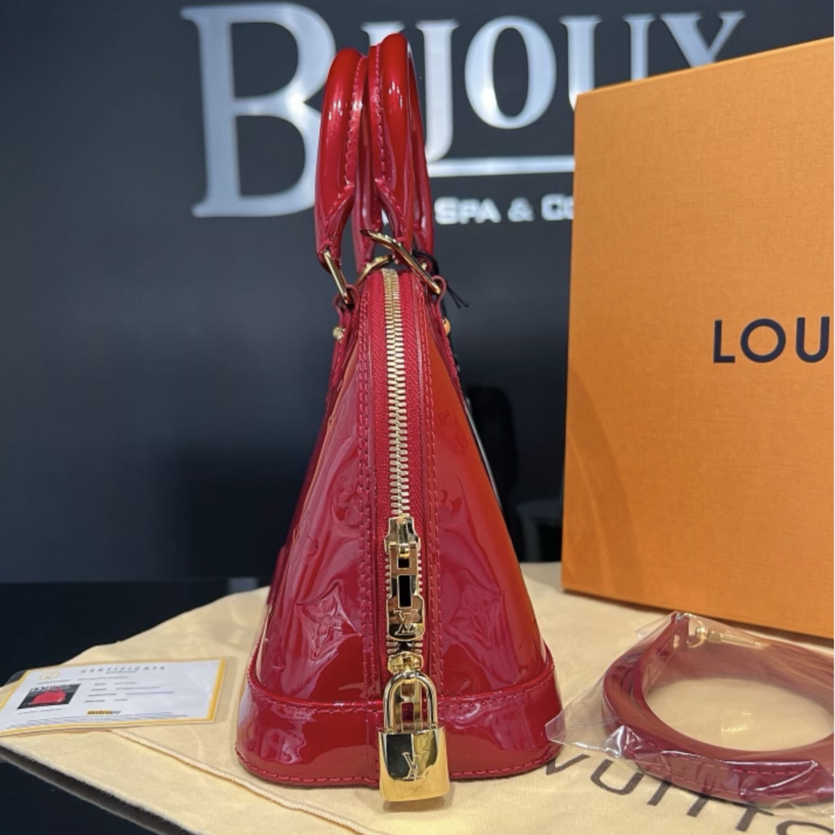 Louis Vuitton bb alma nano Red Leather ref.257435 - Joli Closet