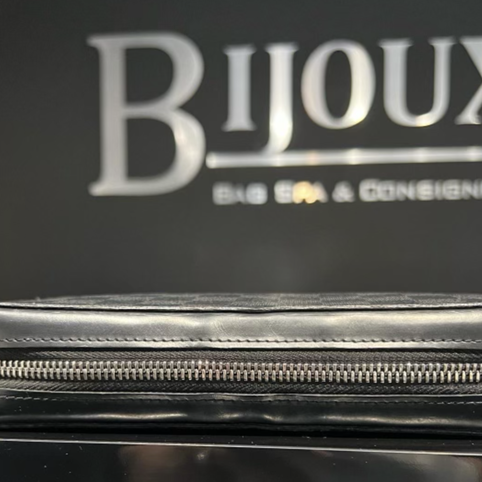 Louis Vuitton SOLD - Louis Vuitton Zippy XL