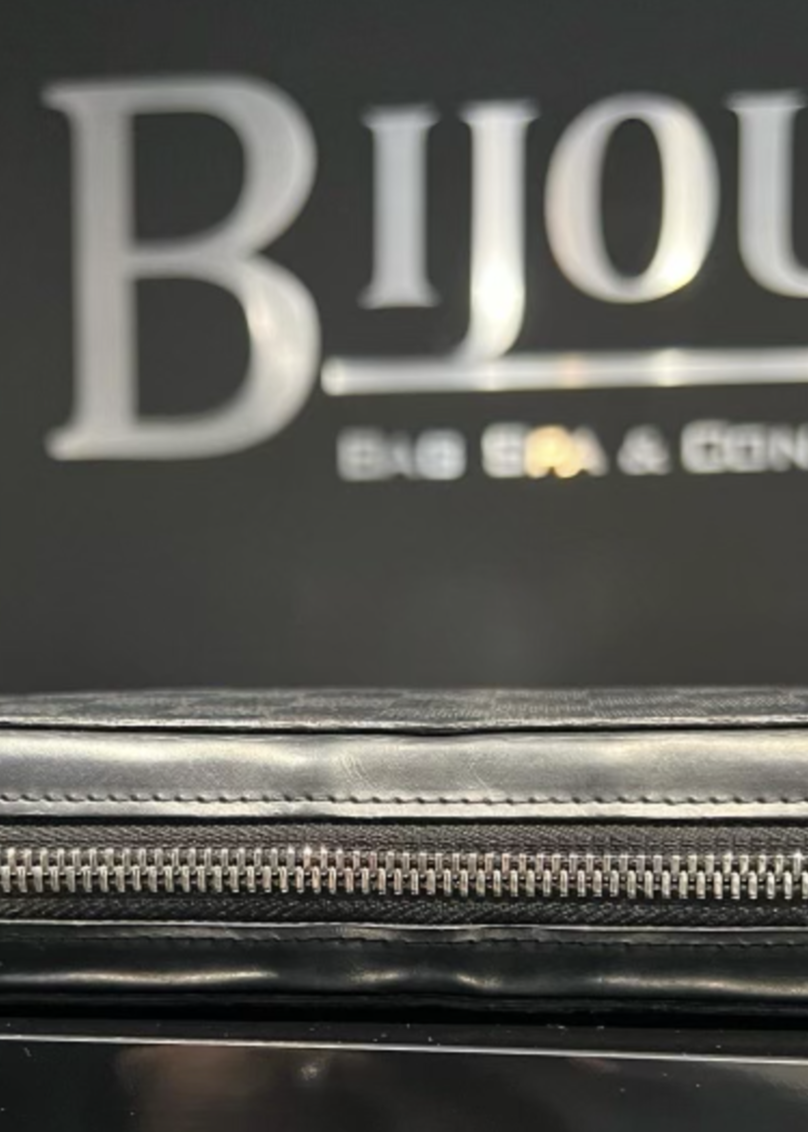 Louis Vuitton SOLD - Louis Vuitton Zippy XL