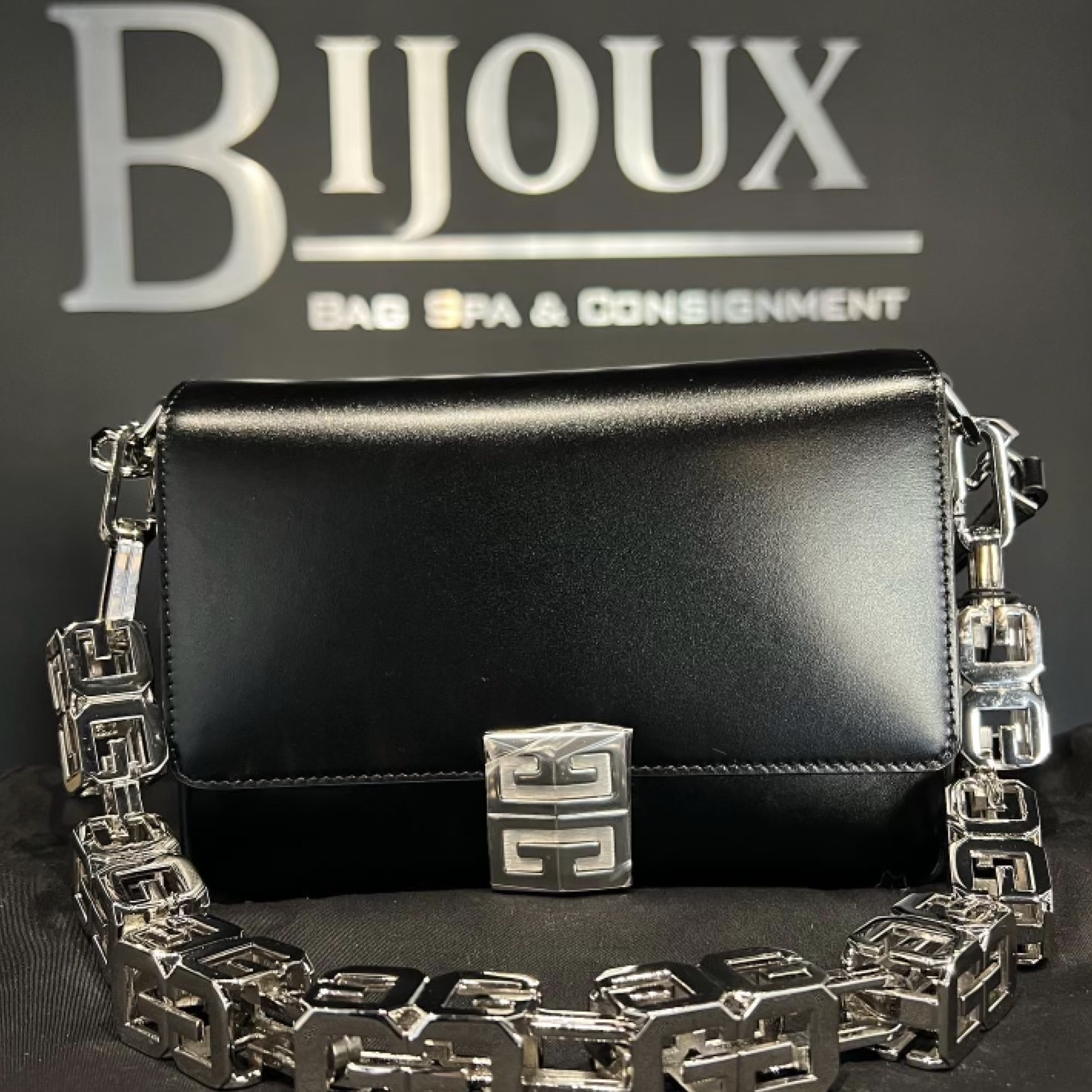 Givenchy SOLD - Givenchy 4G Chain Shoulder Bag