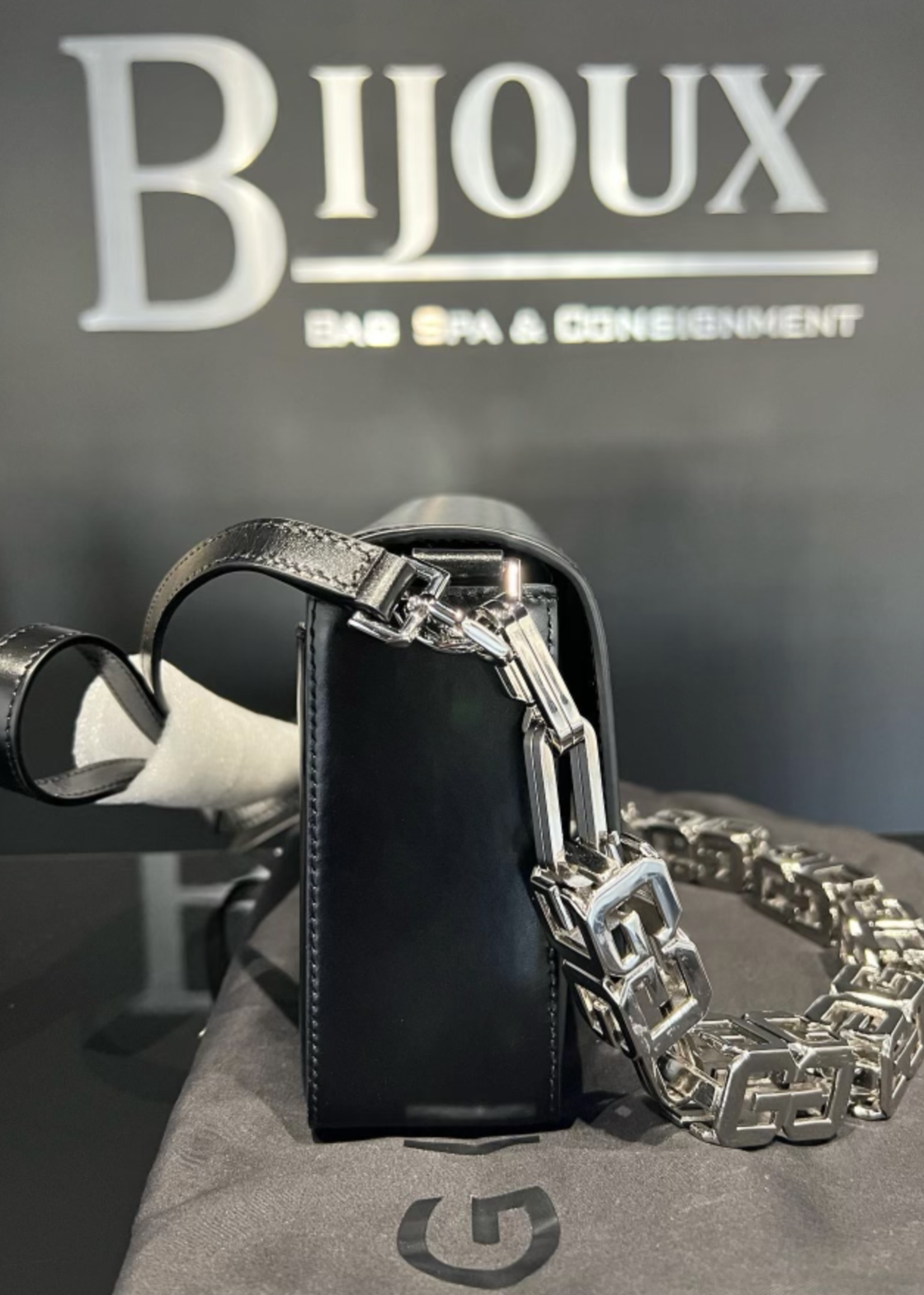 Givenchy SOLD - Givenchy 4G Chain Shoulder Bag