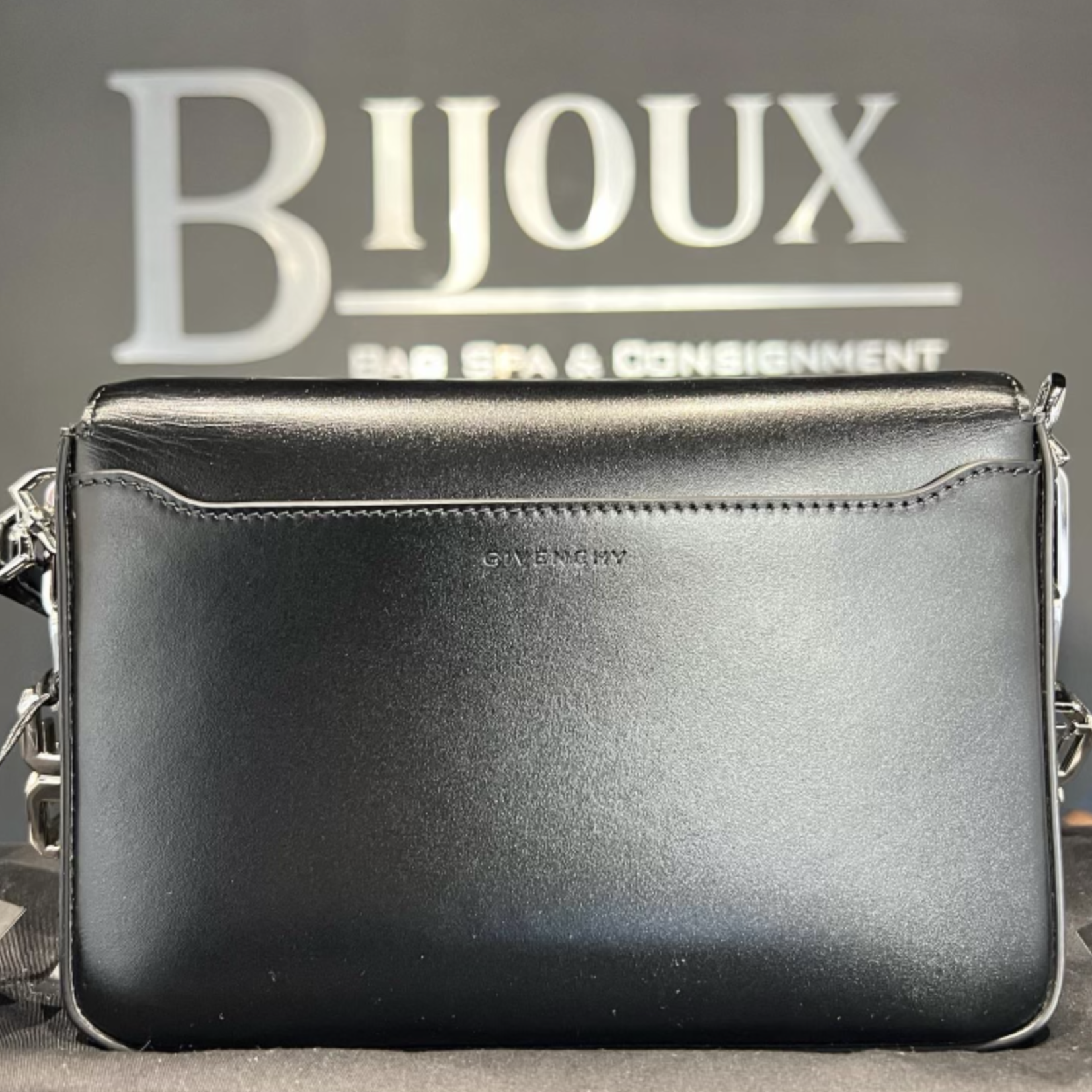 Givenchy SOLD - Givenchy 4G Chain Shoulder Bag