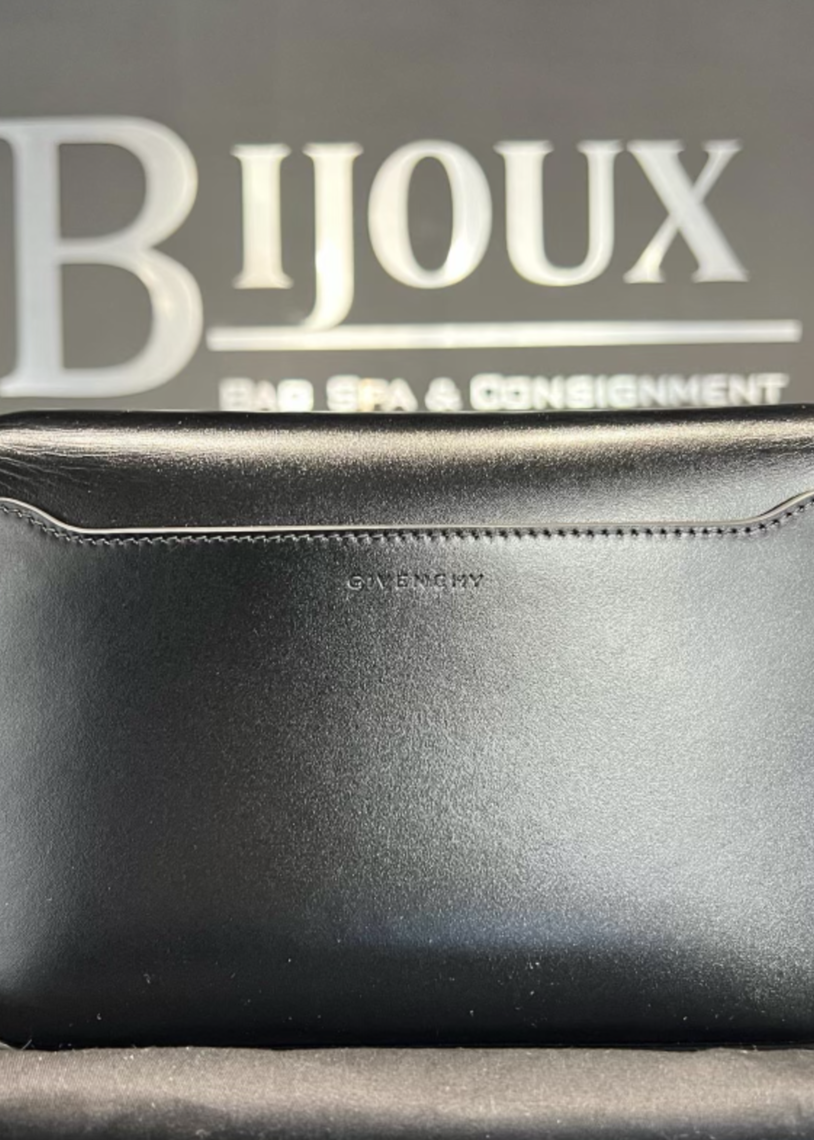 Givenchy SOLD - Givenchy 4G Chain Shoulder Bag